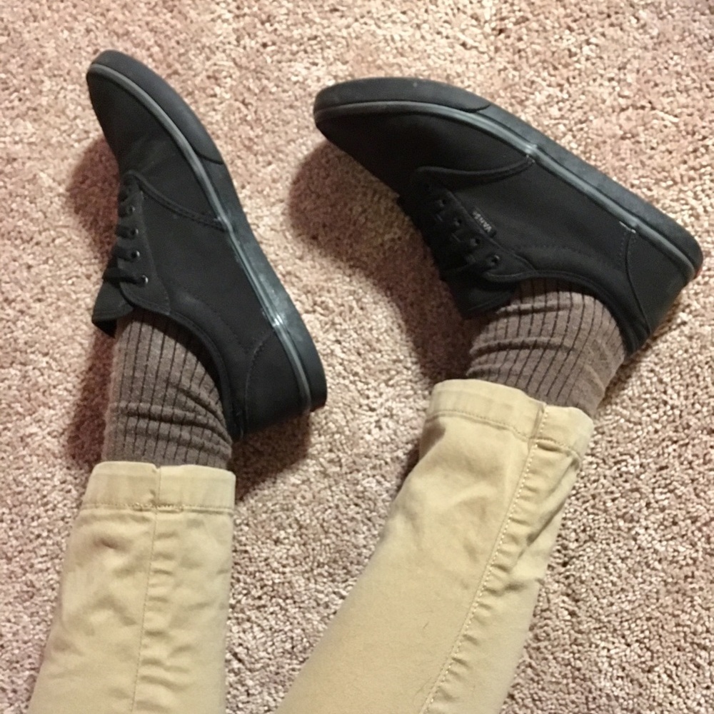 Women’s sz 8 Atwood lo, all black